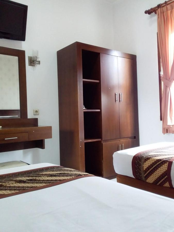 Malioboro Inn Hotel Джокякарта Екстериор снимка