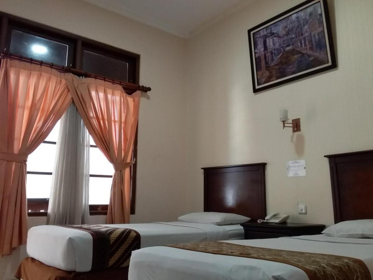 Malioboro Inn Hotel Джокякарта Екстериор снимка