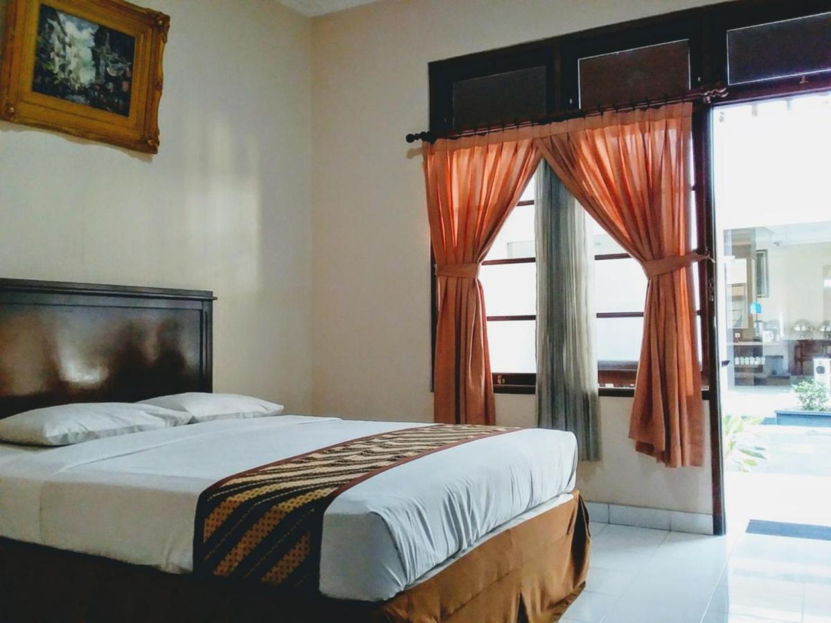Malioboro Inn Hotel Джокякарта Екстериор снимка