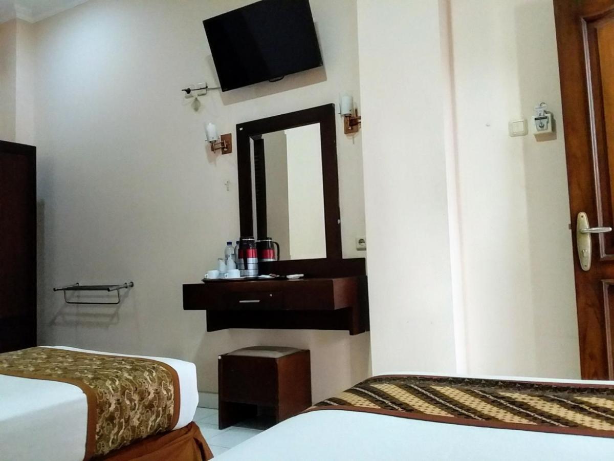 Malioboro Inn Hotel Джокякарта Екстериор снимка