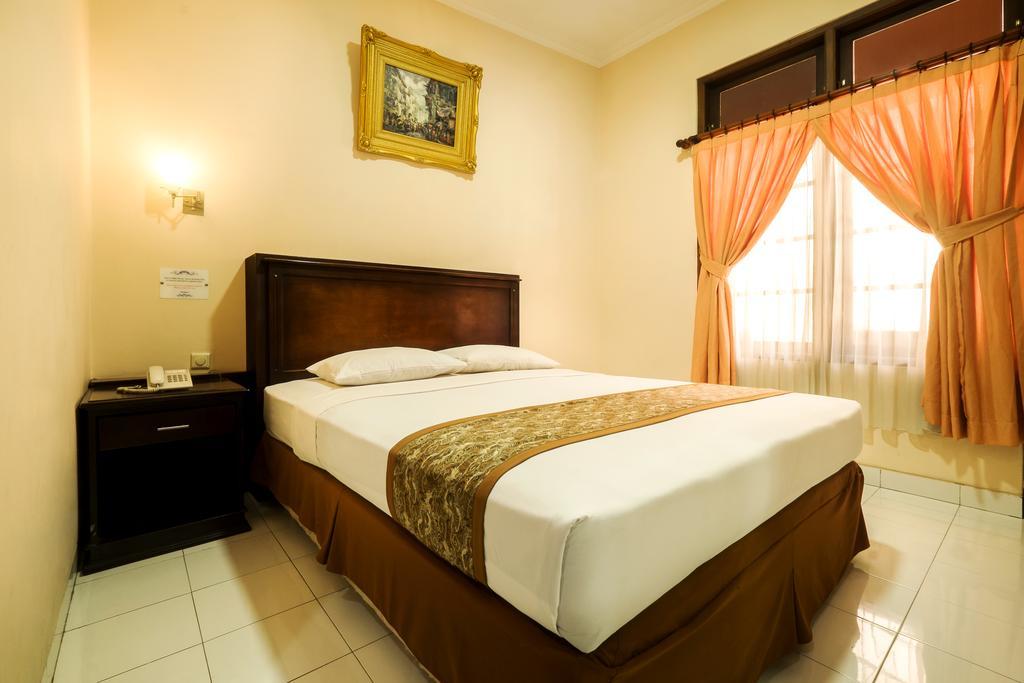 Malioboro Inn Hotel Джокякарта Екстериор снимка
