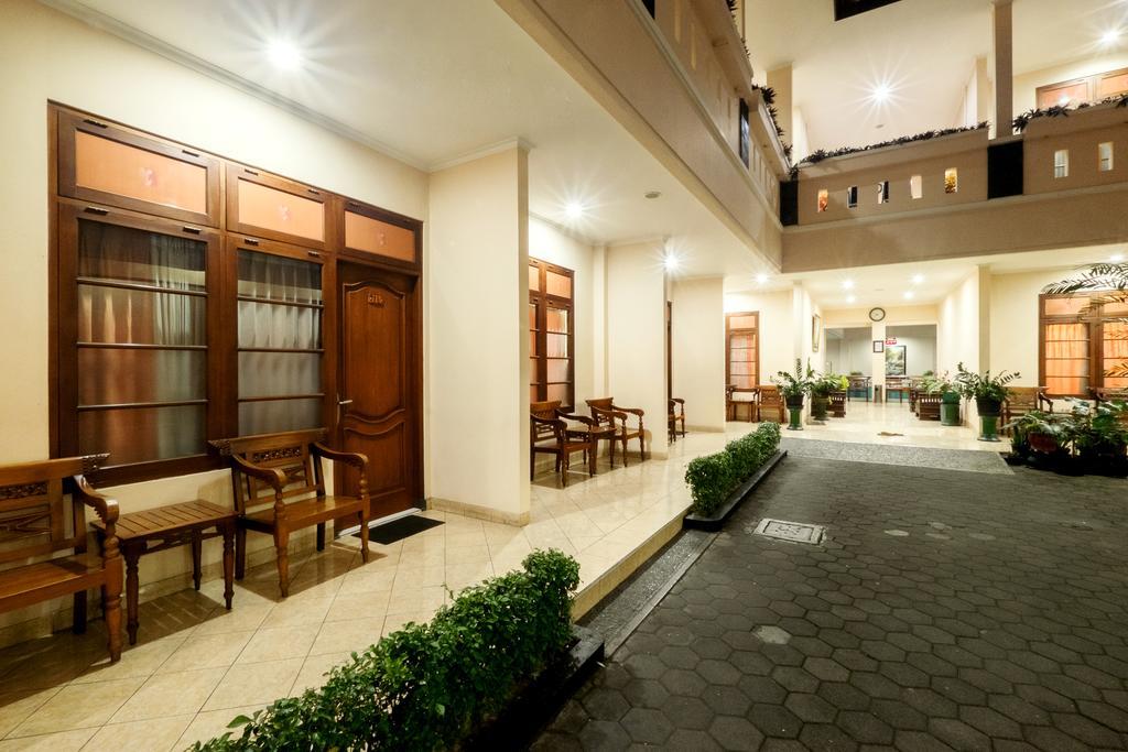 Malioboro Inn Hotel Джокякарта Екстериор снимка
